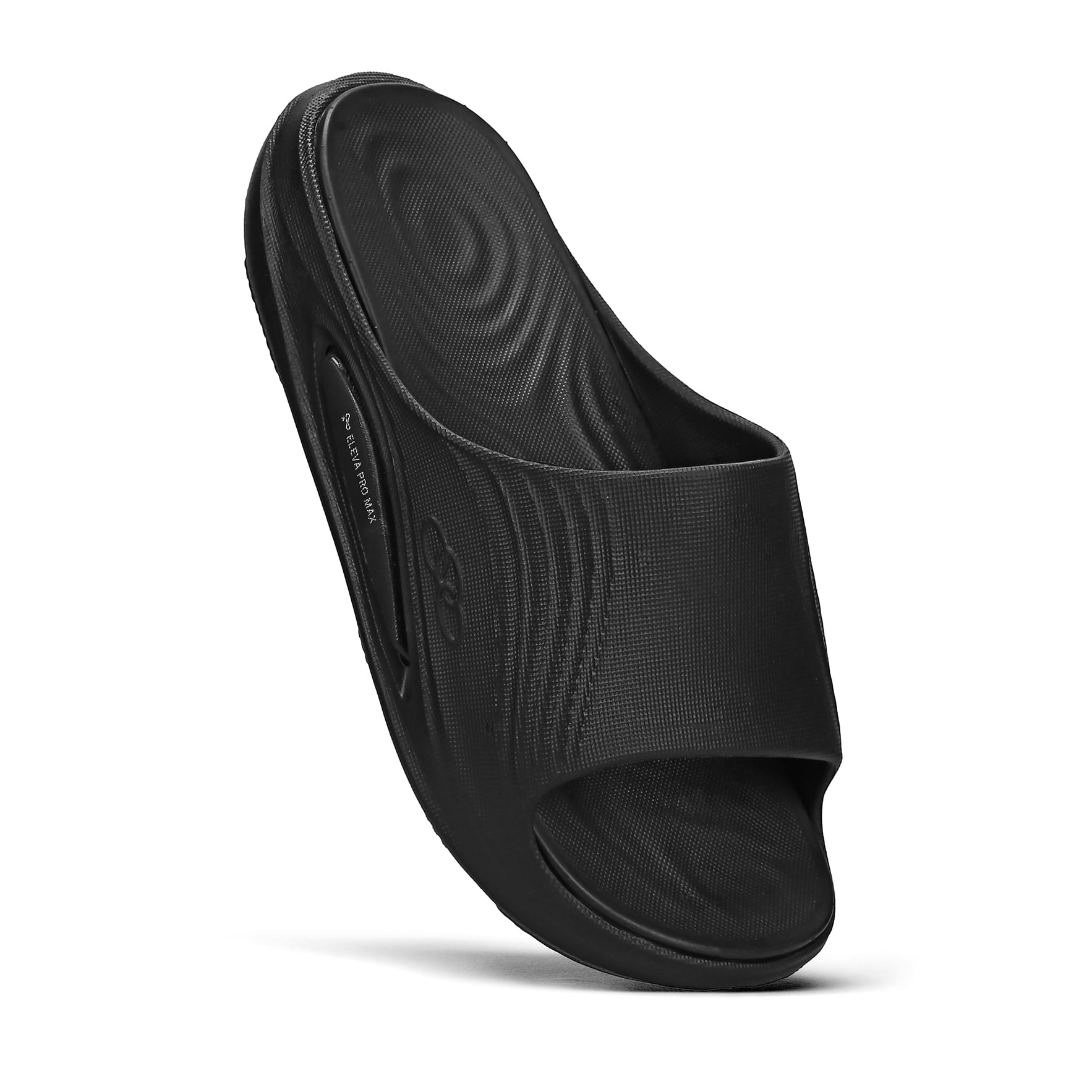 Chinelo Olympikus Pleno Slide Preto em ângulo lateral destacando sola texturizada